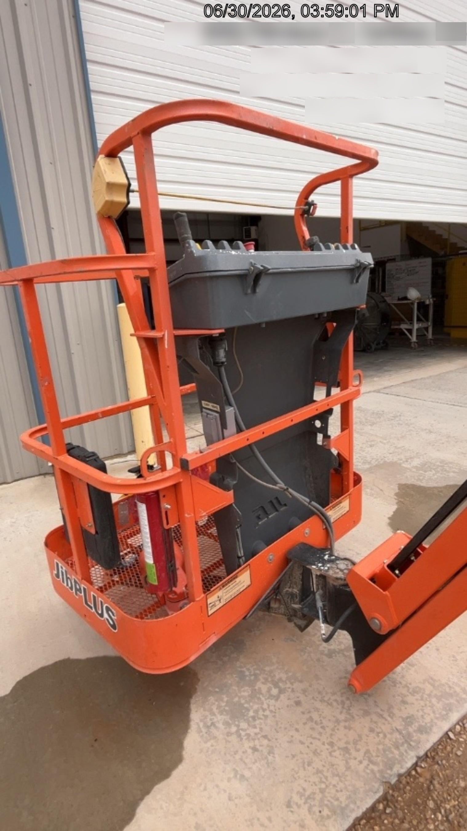 2020 JLG E300AJP