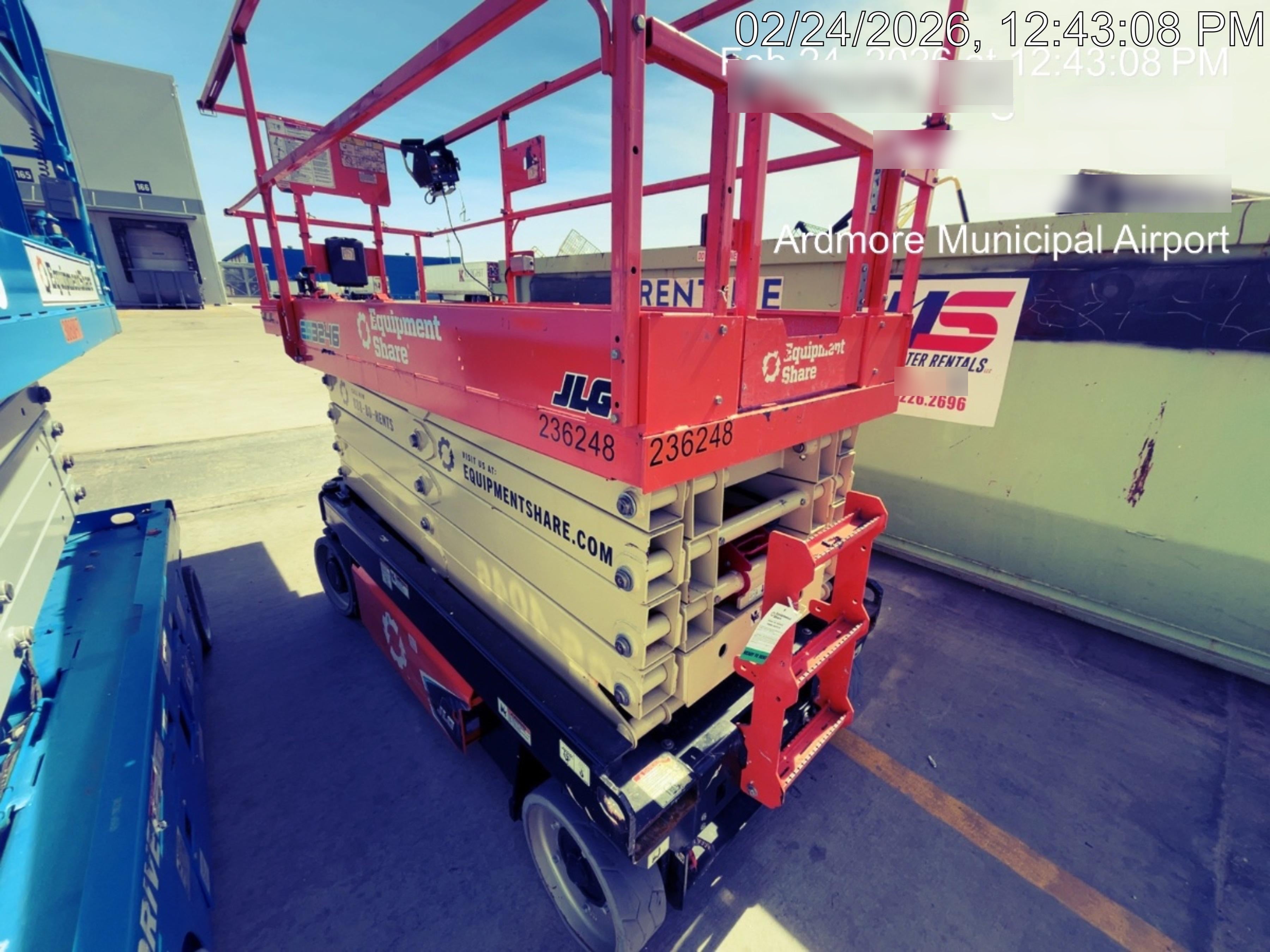 2022 JLG ES3246