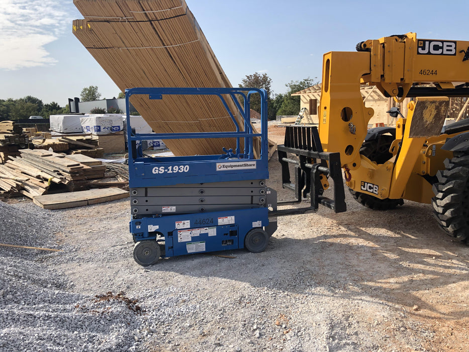 2019 Genie GS-1930 Fixed rails with chain Entry