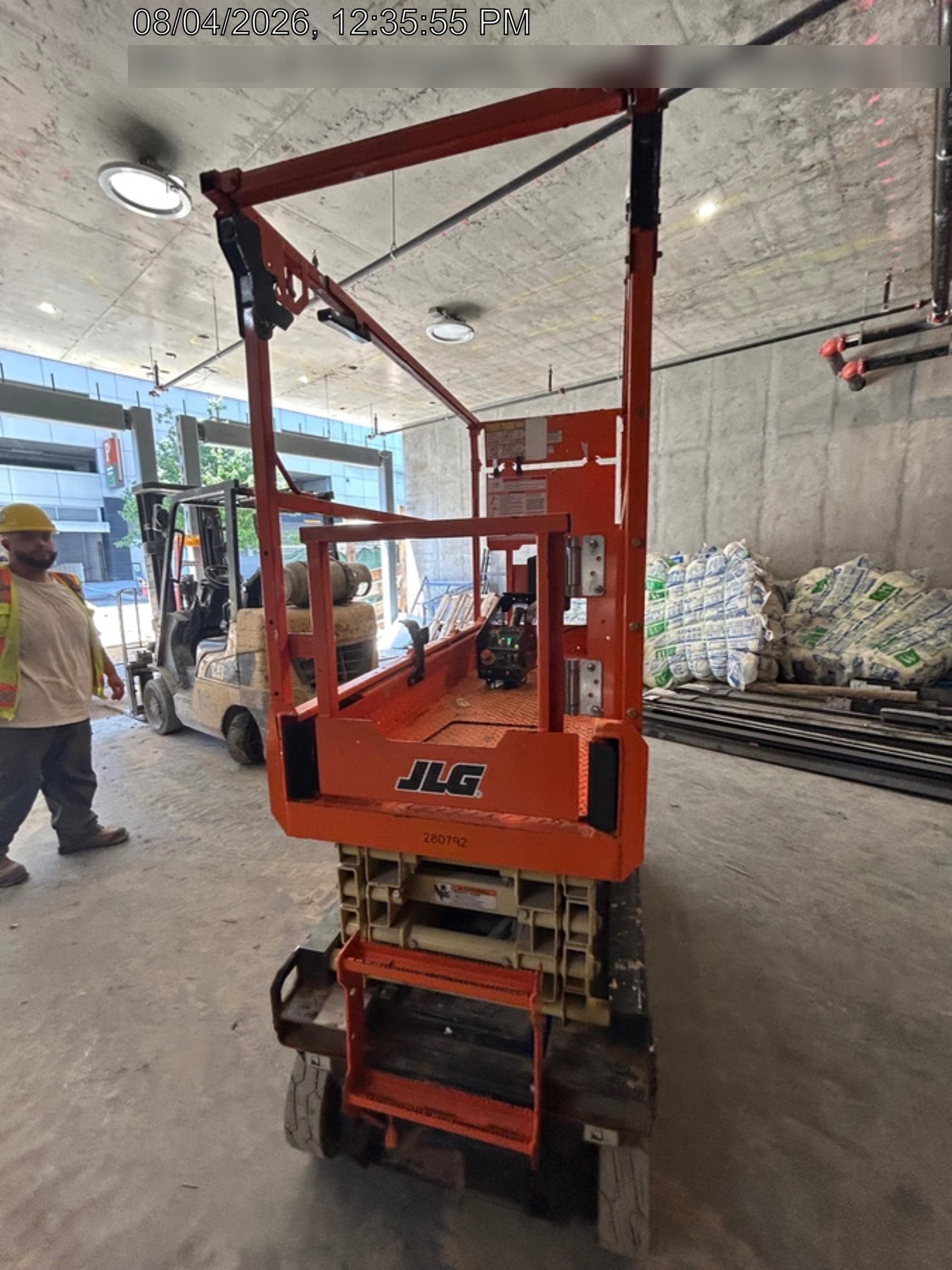 2022 JLG ES1932