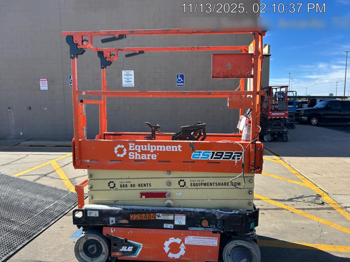 2022 JLG ES1932