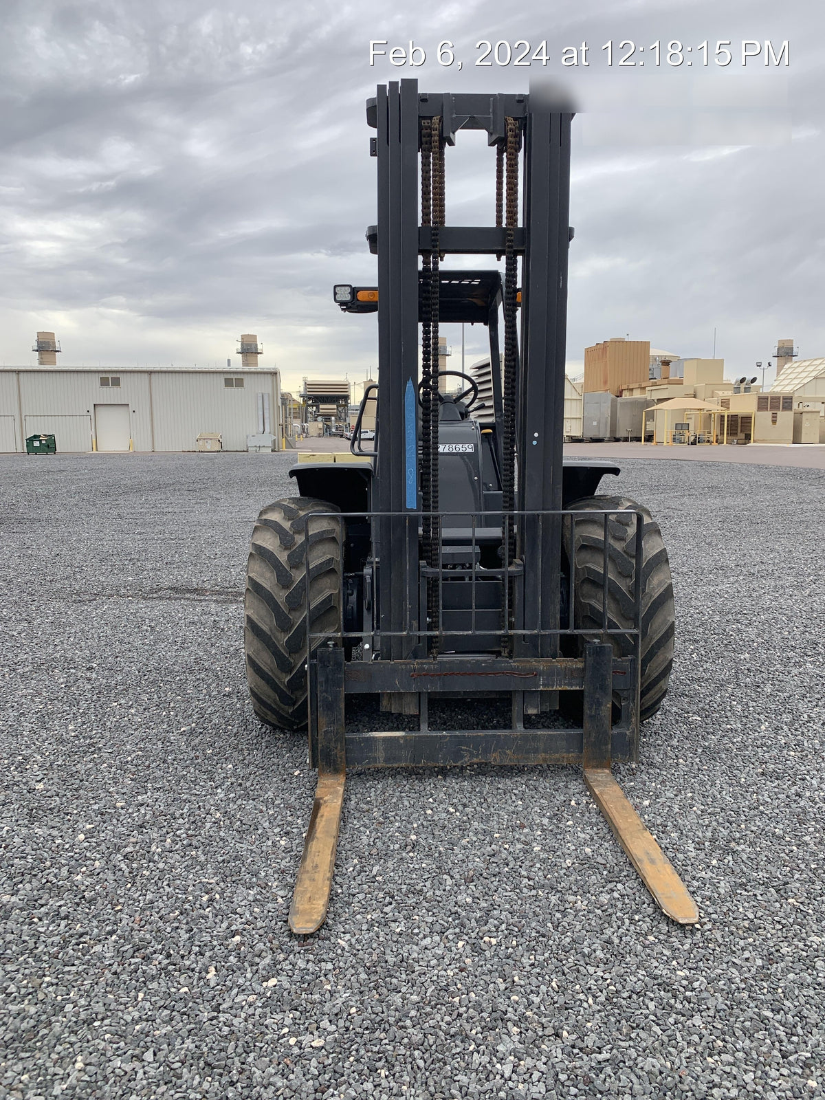 2023 CASE 588H