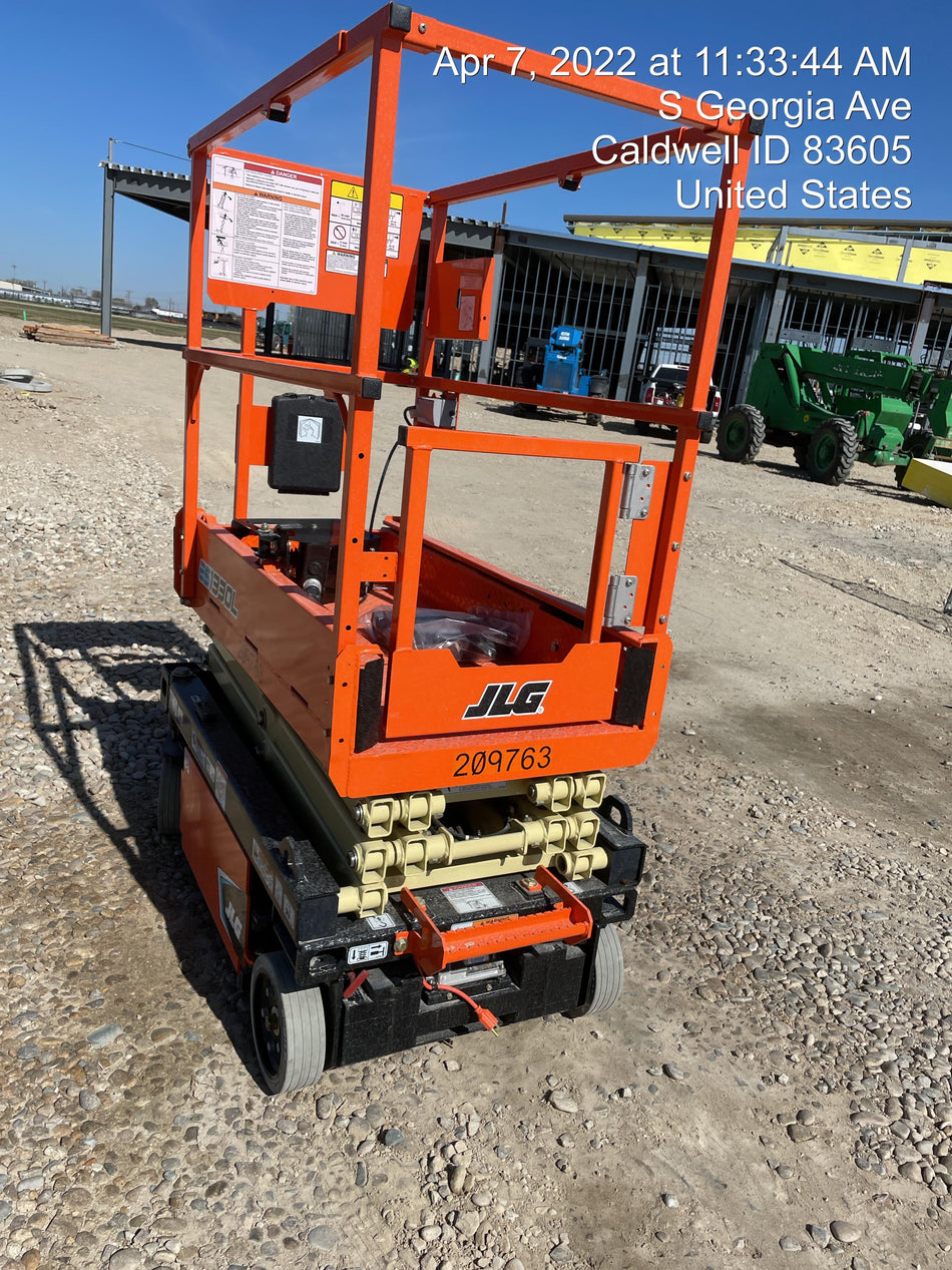 2022 JLG ES1330L