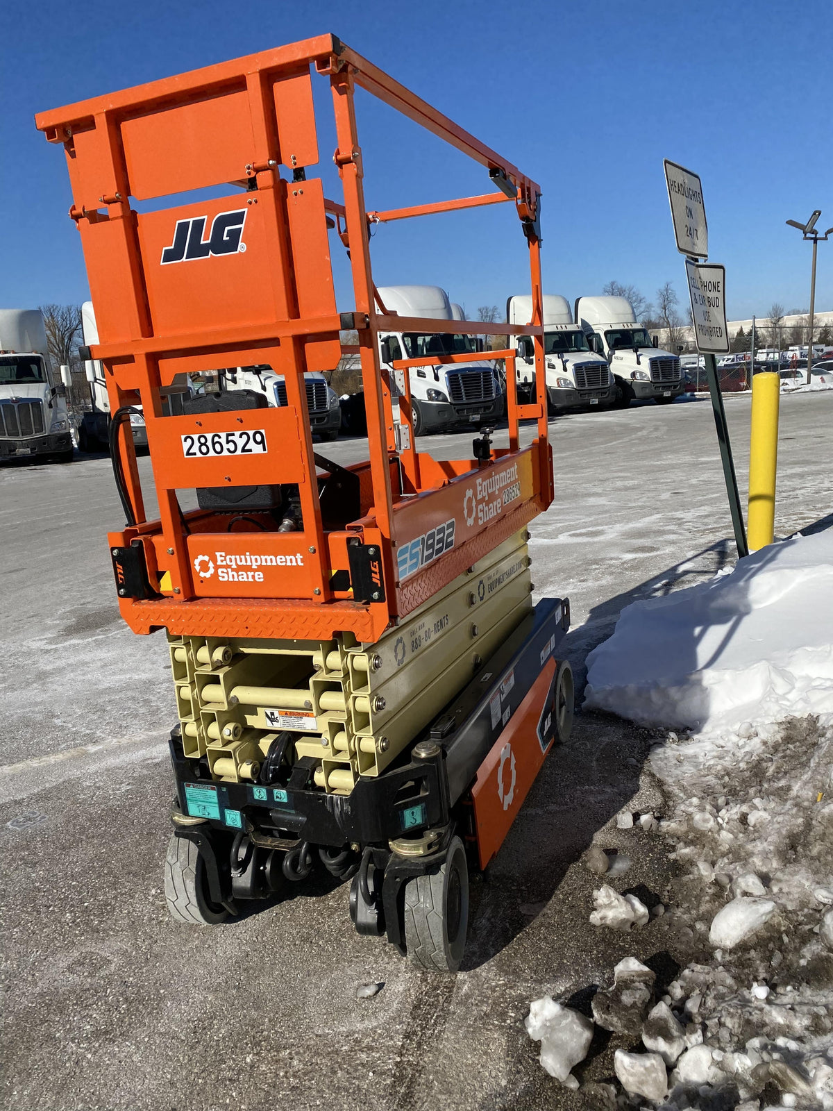 2022 JLG ES1932