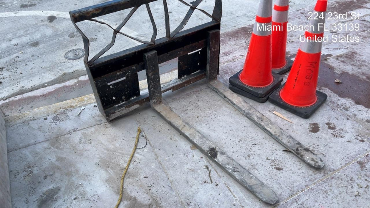 2017 FLECO 24" Pallet Forks - Fleco