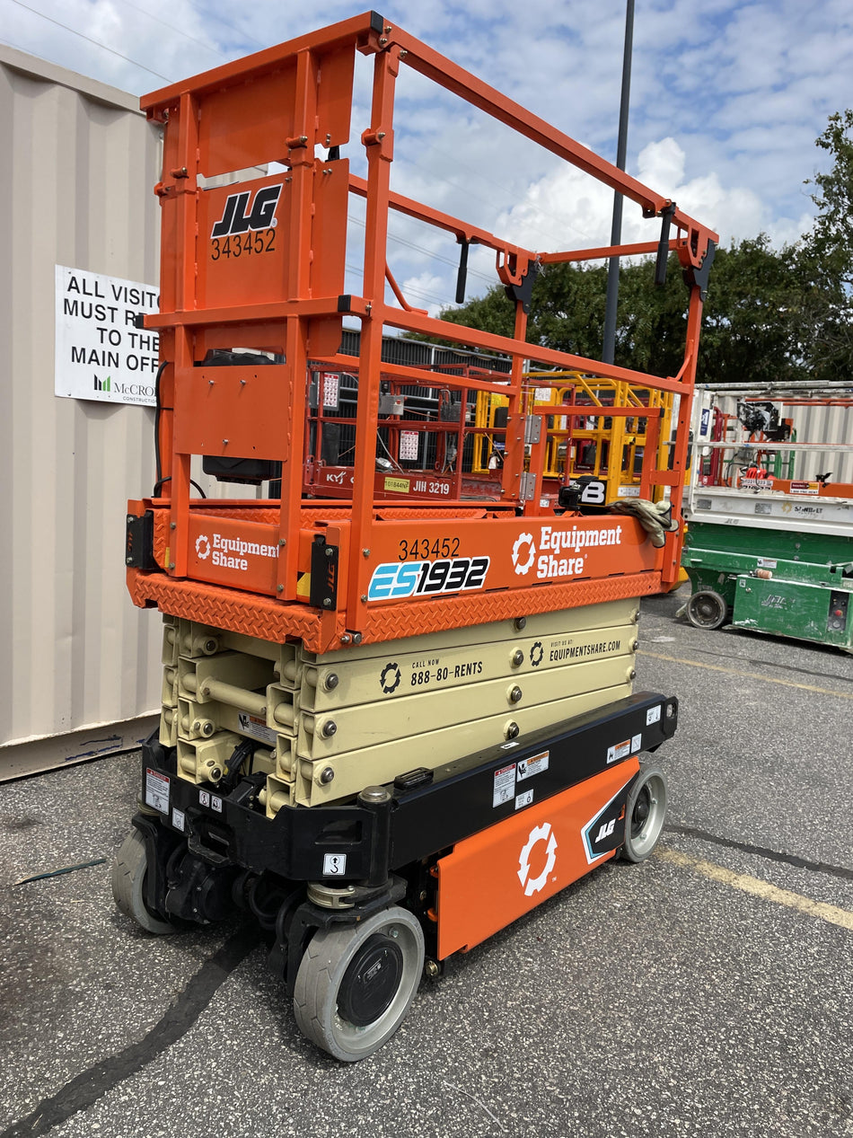 2023 JLG ES1932