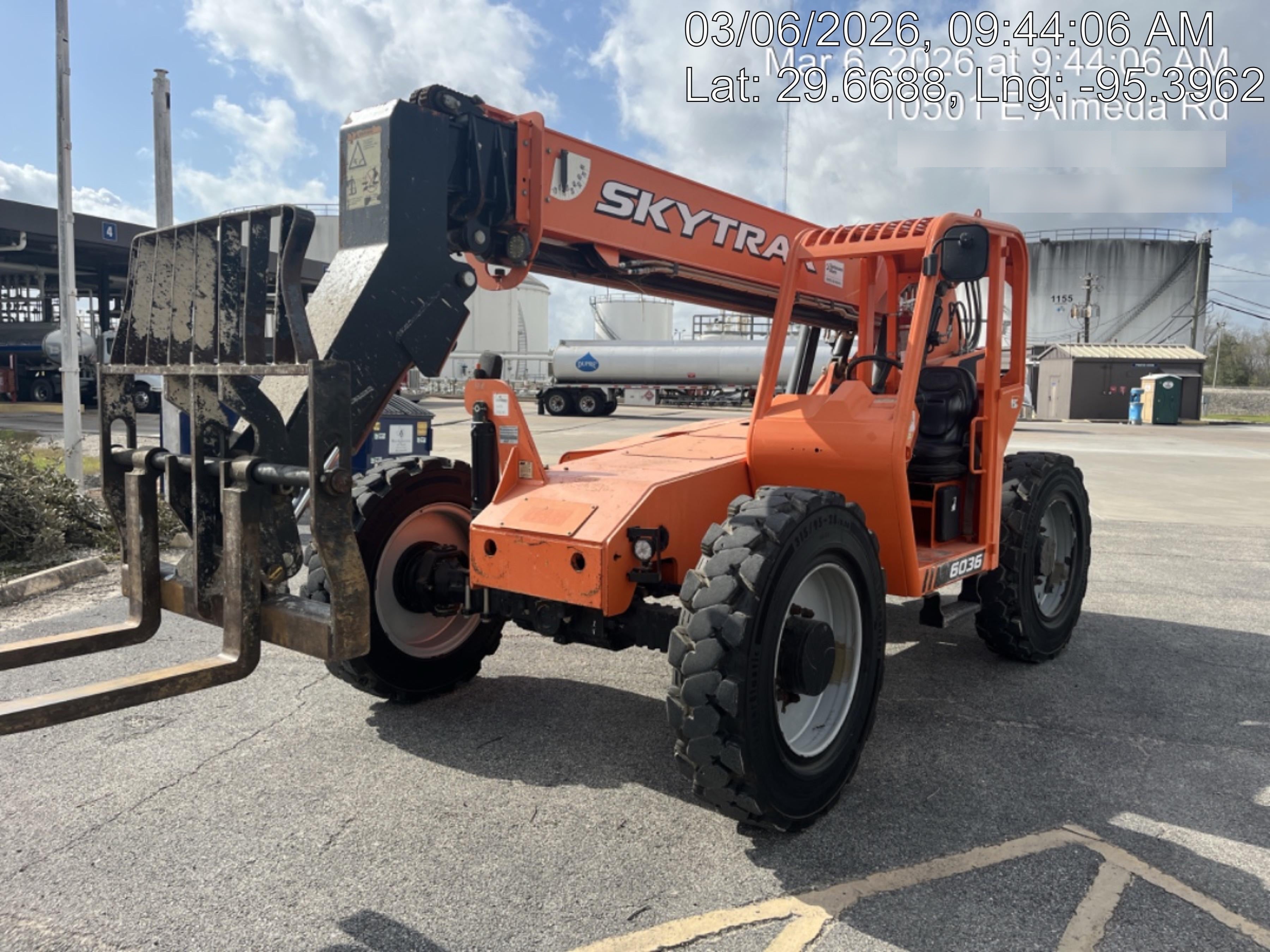 2019 Skytrak 6036 Canopy, Solid Tires, LED Work Lights, Beacon w/72" Carriage, 48" Pallet Forks