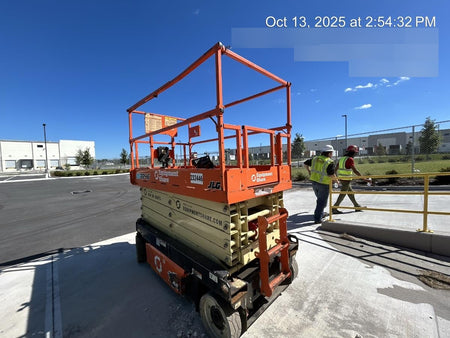 2022 JLG ES3246