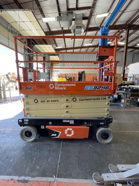 2022 JLG ES3246