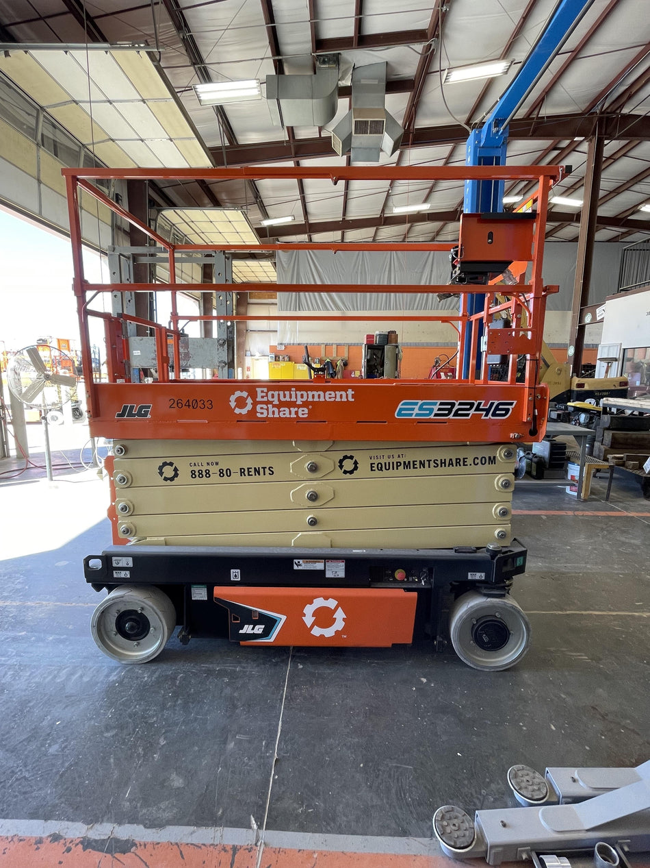 2022 JLG ES3246
