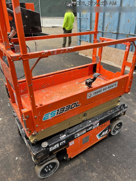 2021 JLG ES1330L