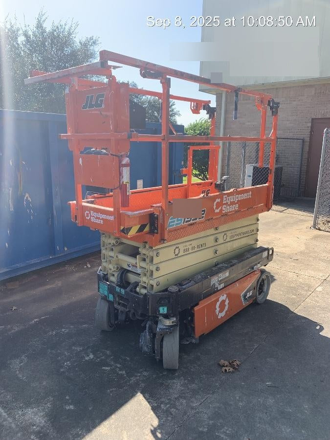 2023 JLG ES1932