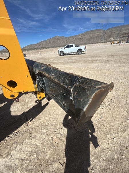 2022 JLG 1001100823