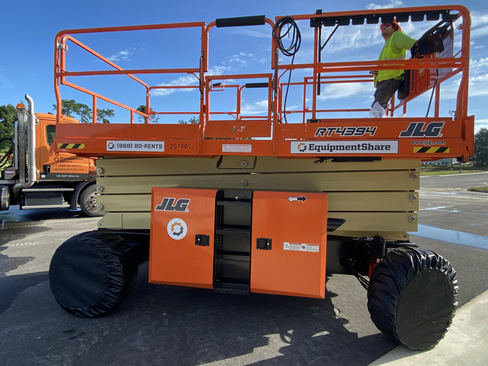 2022 JLG 4394RT