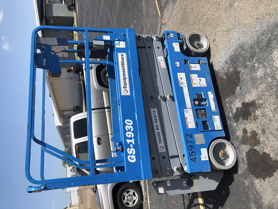 2019 Genie GS-1930 Fixed rails with chain Entry