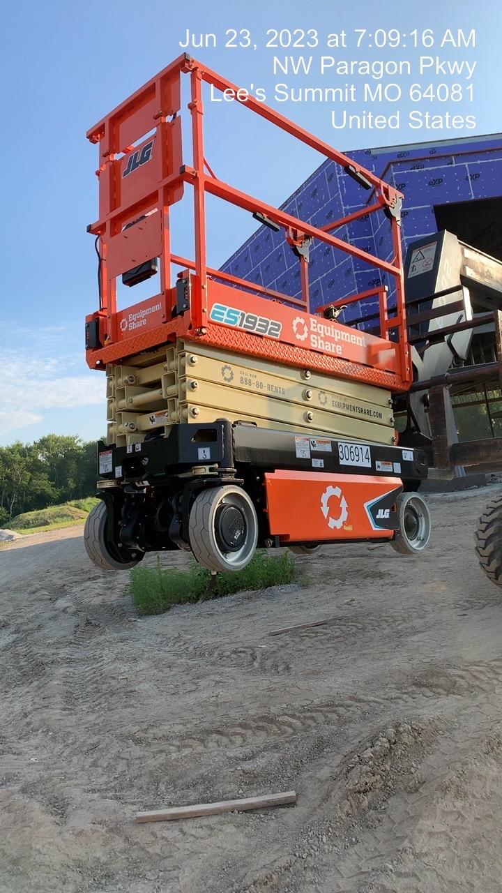 2023 JLG ES1932
