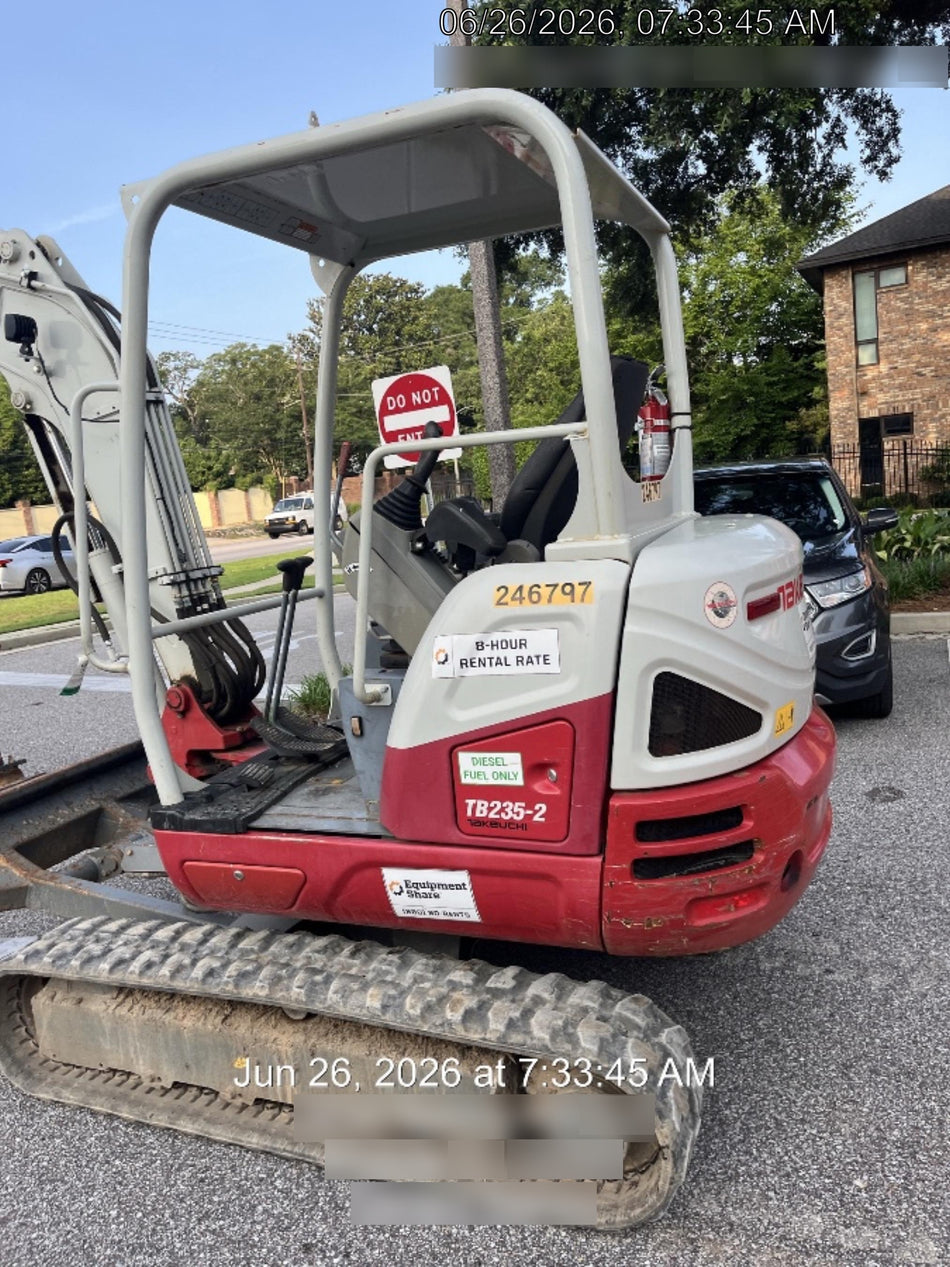 2022 TAKEUCHI TB235-2R