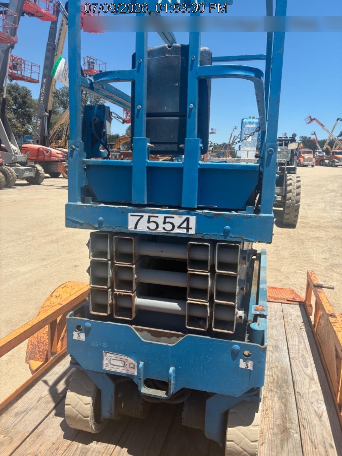 2017 Genie GS-1930 Genie GS-1930 Lift w/Fixed Rail and Chain Entry