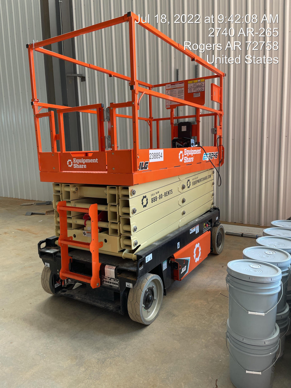 2022 JLG ES3246