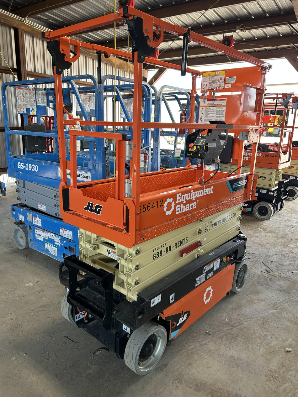 2025 JLG ES1932
