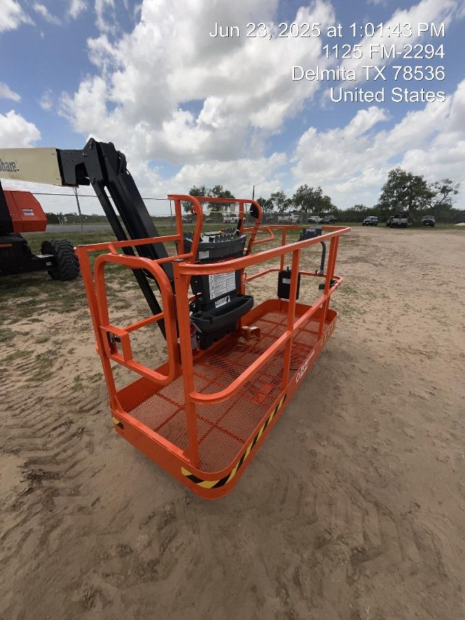 2025 JLG 800AJ