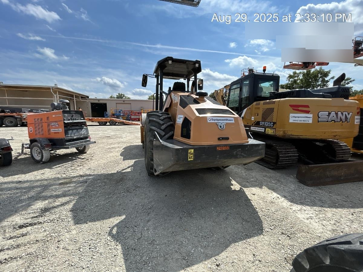 2023 CASE SV211E