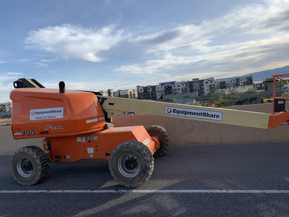2019 JLG 400S