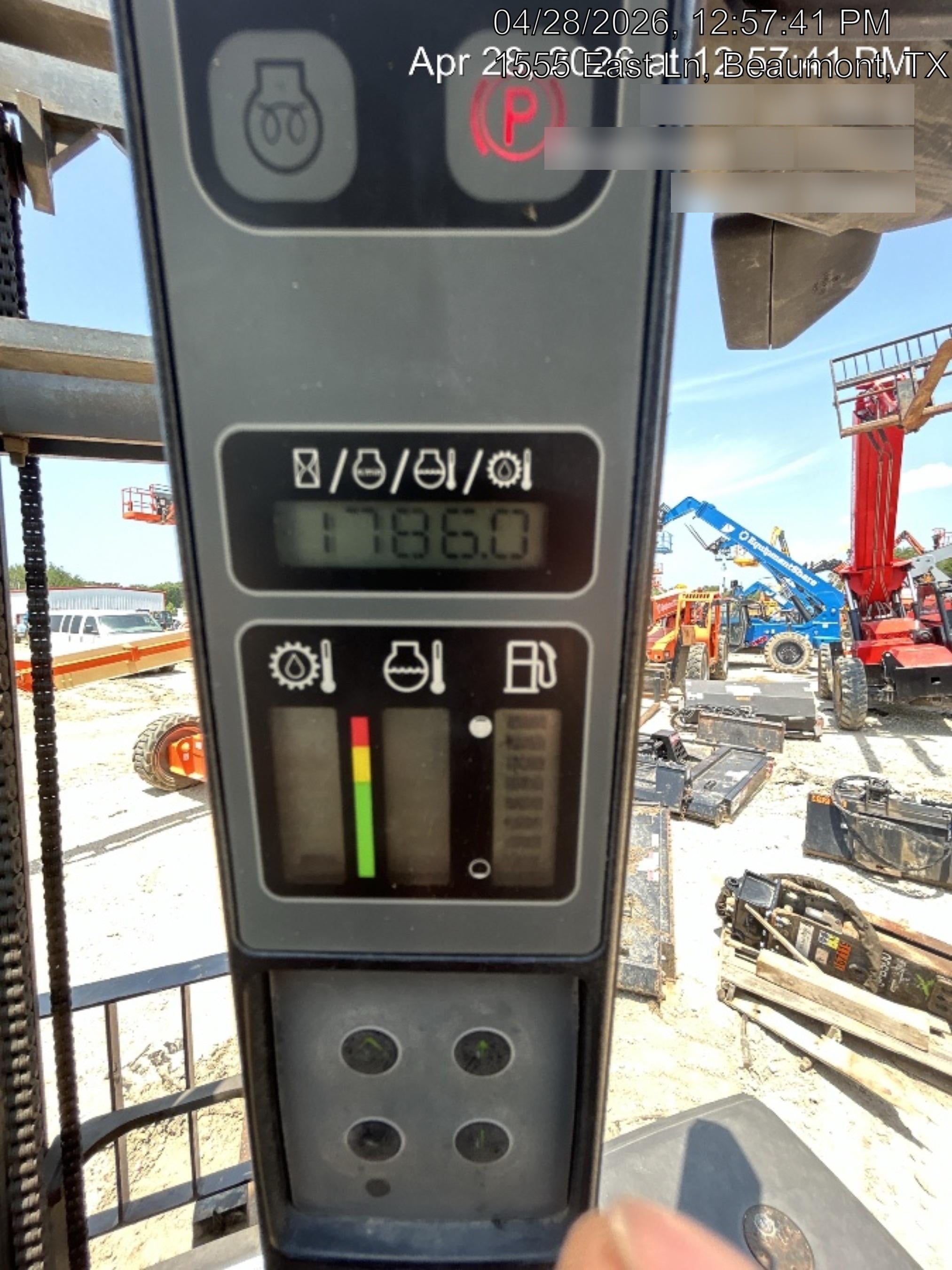 2021 CASE 588H
