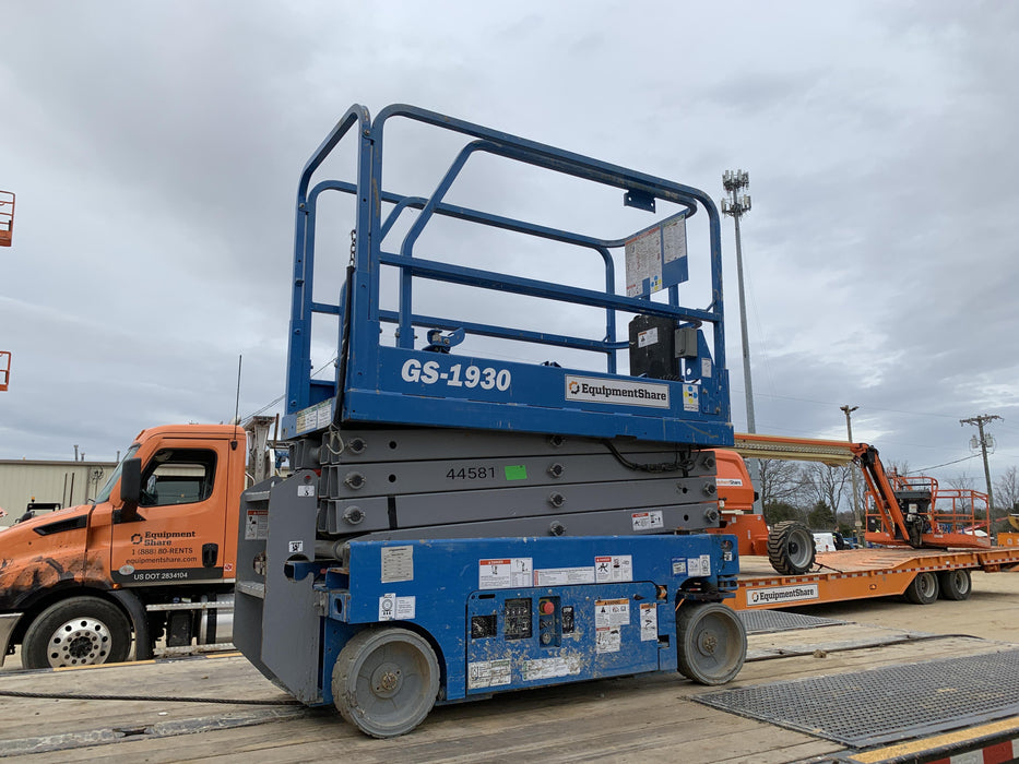 2019 Genie GS-1930 Fixed rails with chain Entry