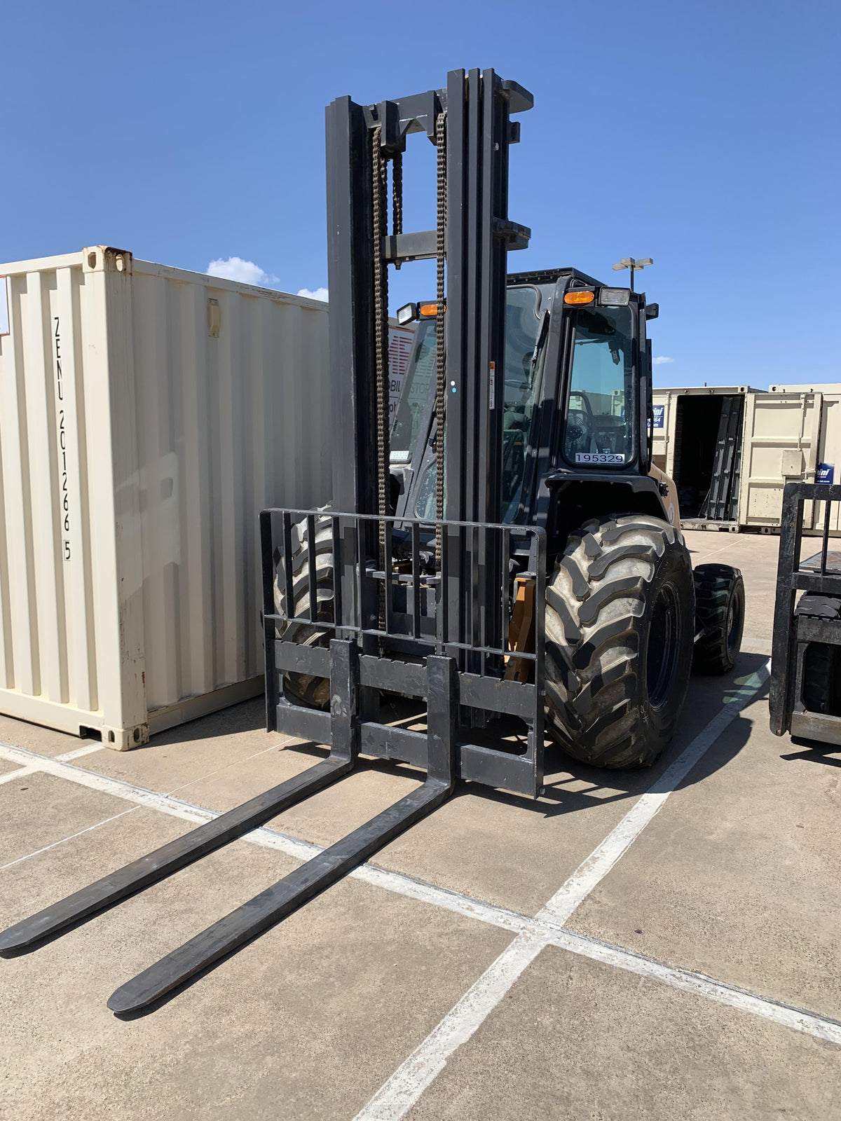2021 CASE 588H