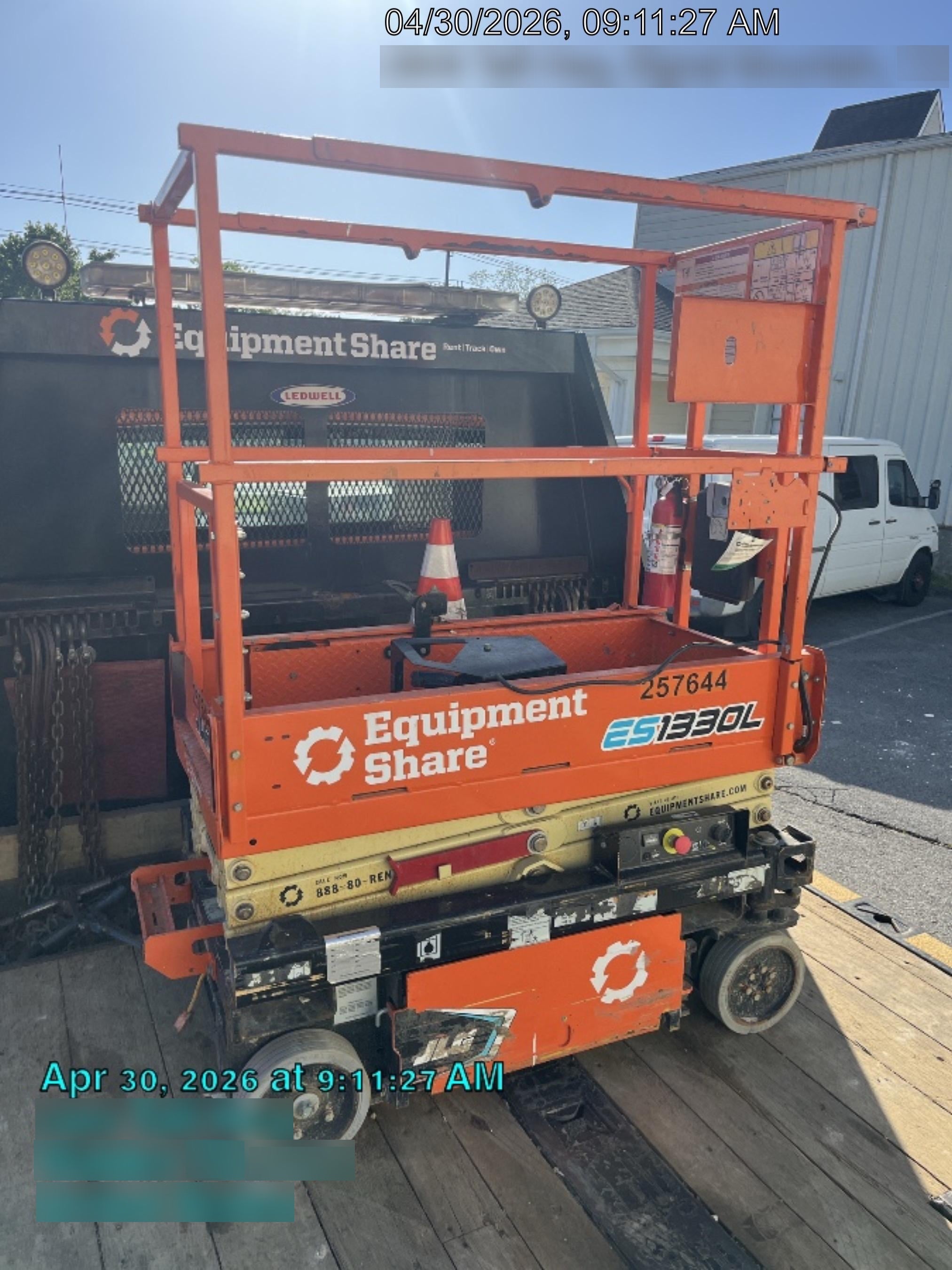 2022 JLG ES1330L