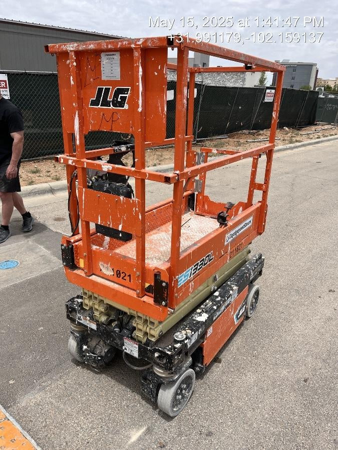 2022 JLG ES1330L