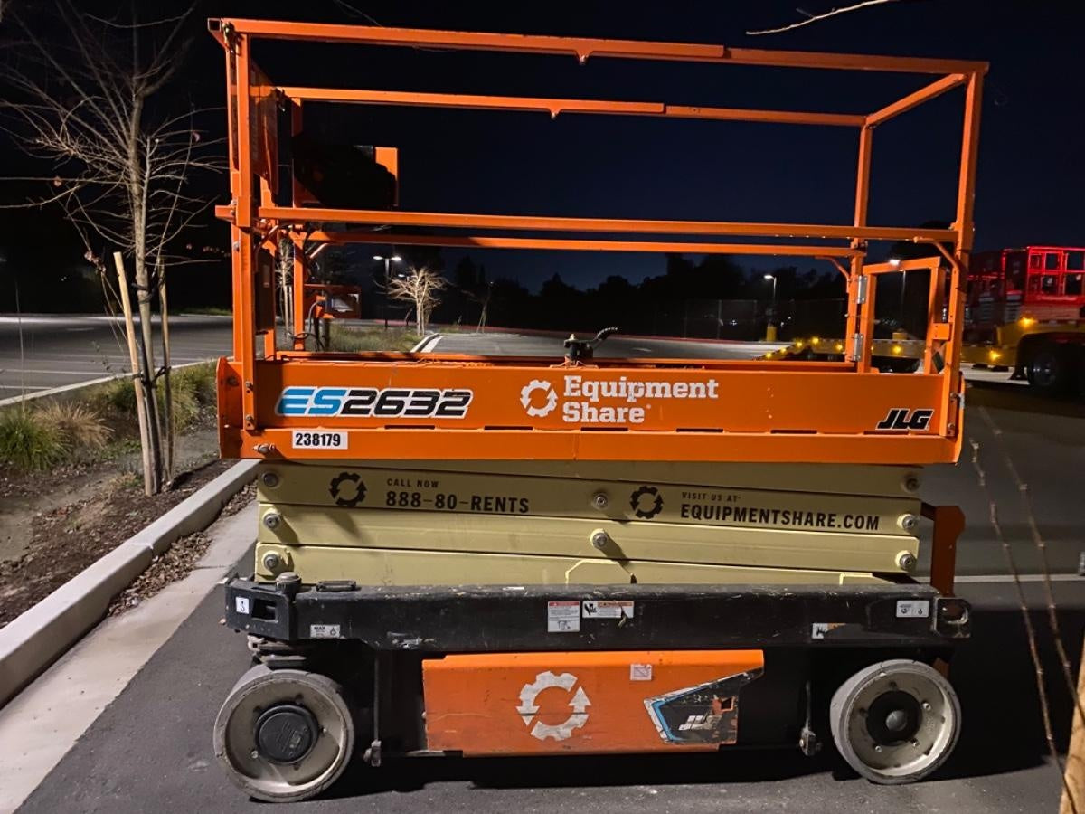 2022 JLG ES2632