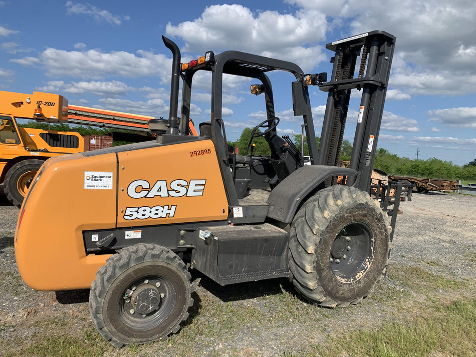 2023 CASE 588H
