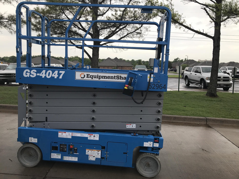 2019 Genie GS-4047 Folding rails with half height swing gate