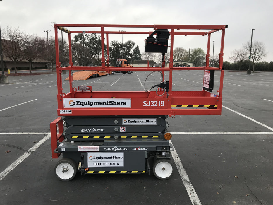 2020 Skyjack SJIII-3219 Solid NM Tires, Half height spring hinged entry gate, Dual Beacons, 800W Inverter