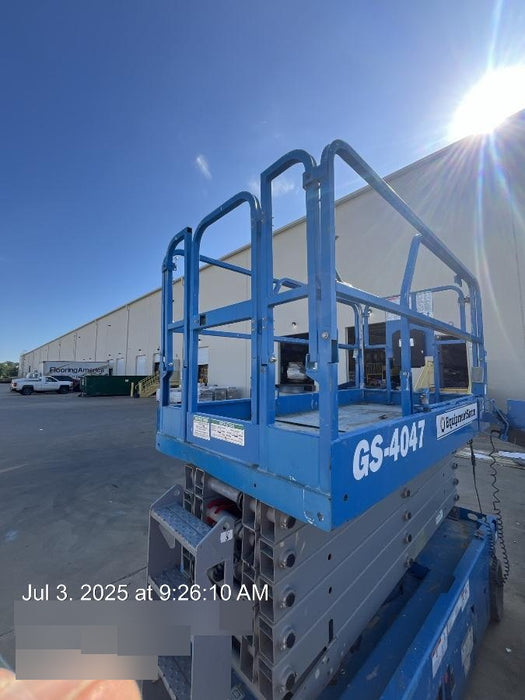 2019 Genie GS-4047 Folding rails with half height swing gate