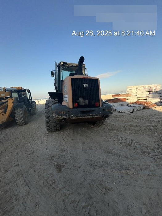 2018 Case 821G CLOSED CAB, JRB 418 STYLE HYD COUPLER