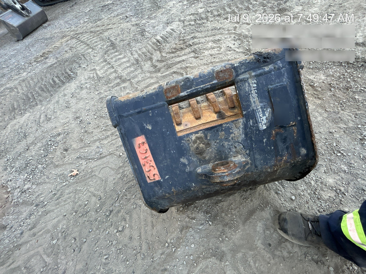 2025 TAKEUCHI 24" Bucket Takeuchi