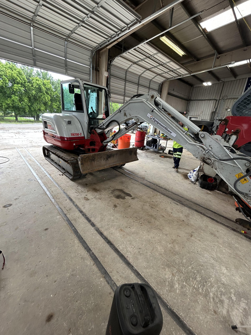2024 TAKEUCHI TB250-2CR