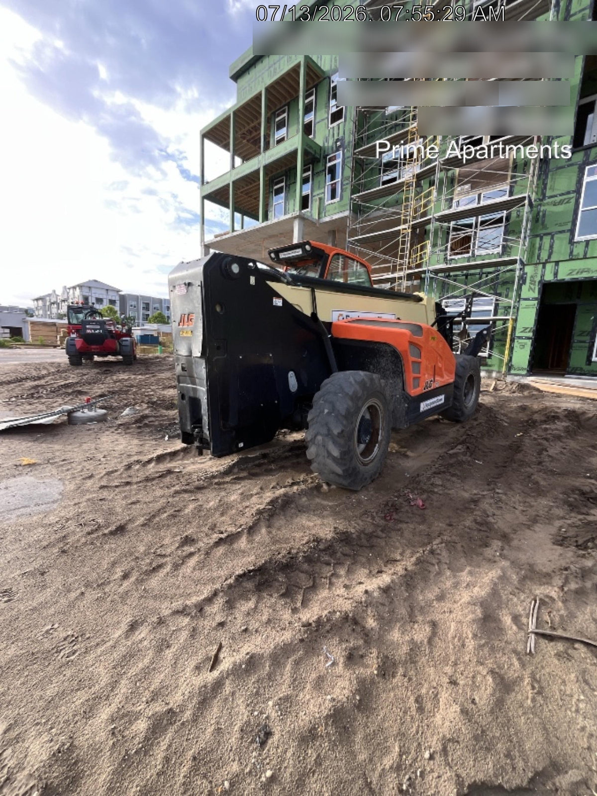 2023 JLG 1075
