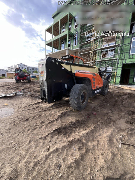 2023 JLG 1075