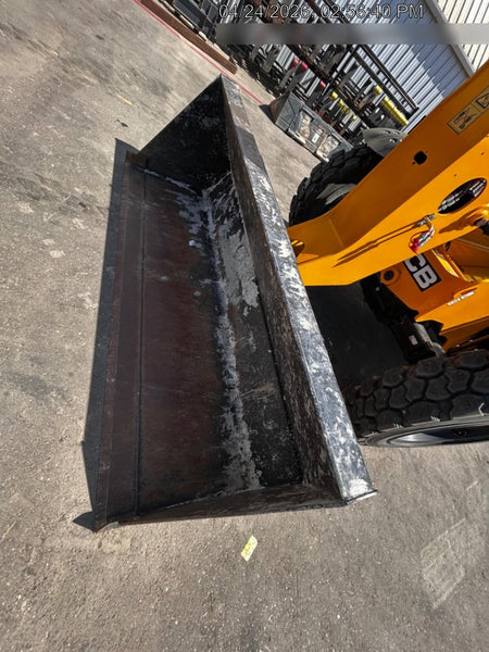 2025 JLG 1001100823