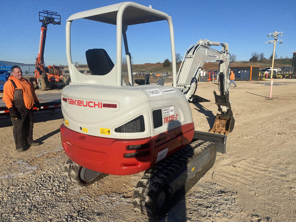 2021 TAKEUCHI TB235-2R