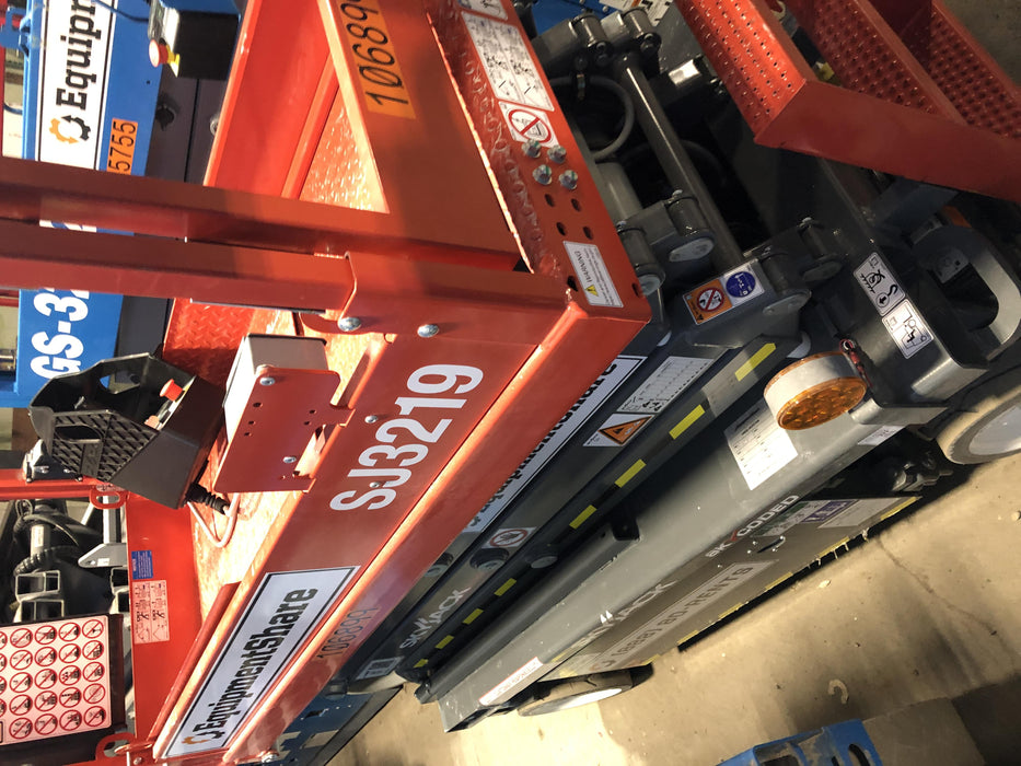 2020 Skyjack SJIII-3219 Solid NM Tires, Half height spring hinged entry gate, Dual Beacons, 800W Inverter