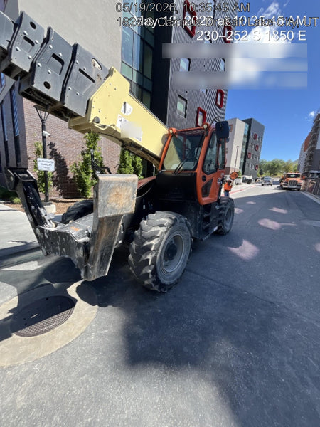 2021 JLG 1075