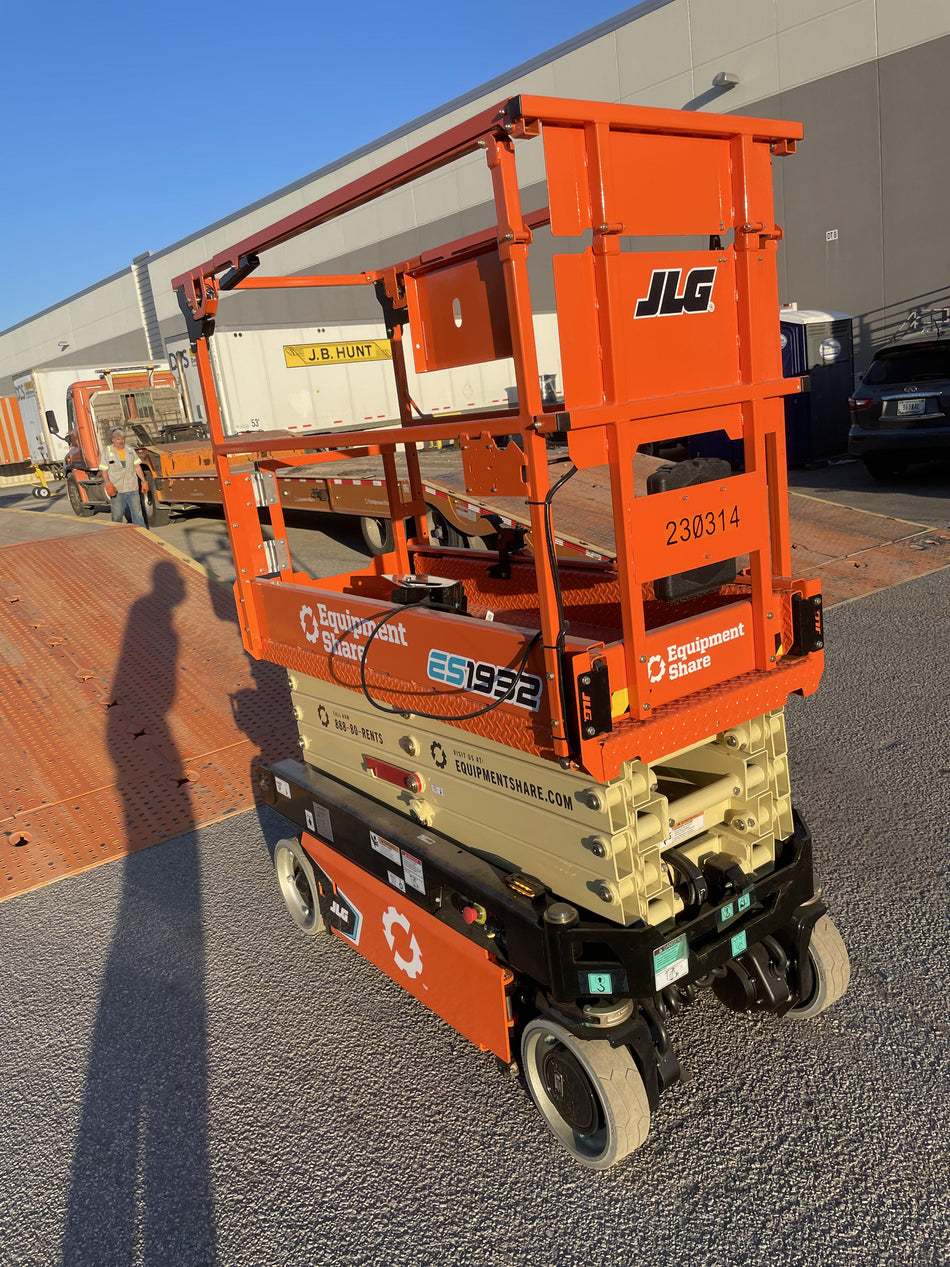 2022 JLG ES1932