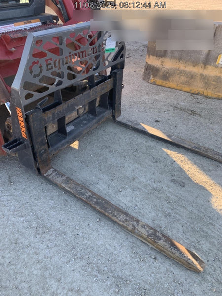 2021 TAKEUCHI 48" Pallet Forks - Takeuchi