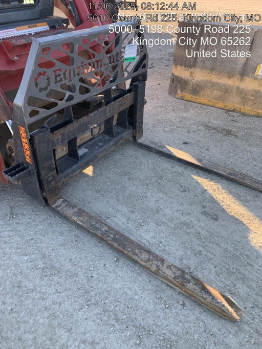 2021 TAKEUCHI 48" Pallet Forks - Takeuchi