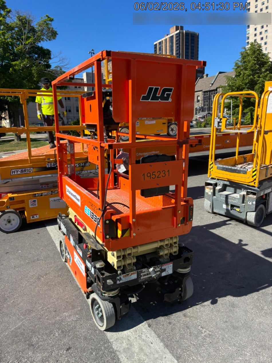 2021 JLG ES1330L